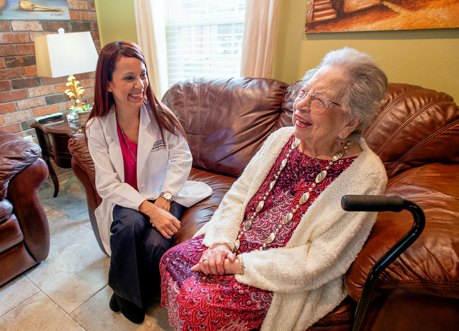 Hospice nurse visiting patient in Lake Havasu City