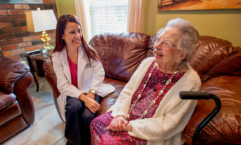 Visiting hospice nurse in Natchez