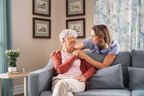 woman talks with nurse about hospice volunteer opportunities